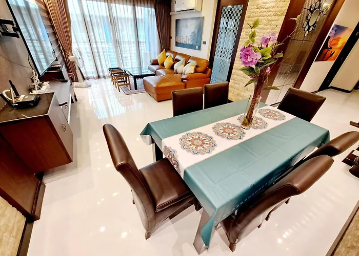 Luxurious 2-bedroom With Pool View Near Bts Ekkamai Station バンコク都