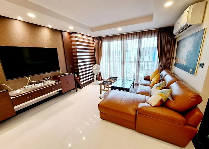 Luxurious 2-bedroom With Pool View Near Bts Ekkamai Station 別荘