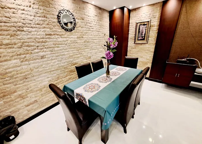 別荘 Luxurious 2-bedroom With Pool View Near Bts Ekkamai Station *