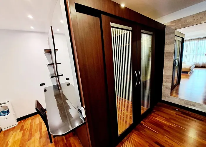 別荘 Luxurious 2-bedroom With Pool View Near Bts Ekkamai Station *