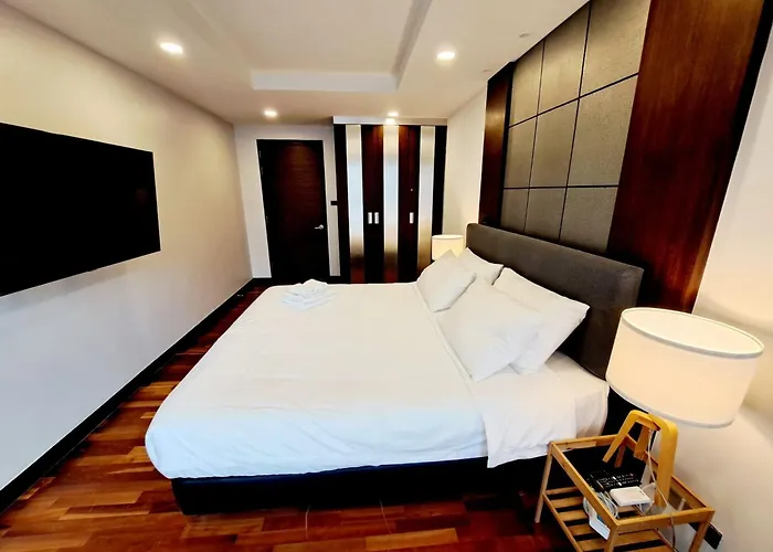 Luxurious 2-bedroom With Pool View Near Bts Ekkamai Station * バンコク都