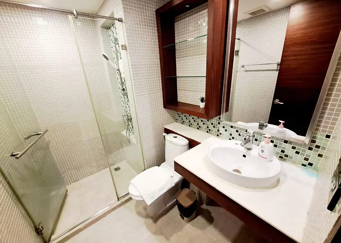 Luxurious 2-bedroom With Pool View Near Bts Ekkamai Station * バンコク都