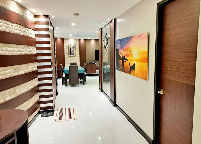 Luxurious 2-bedroom With Pool View Near Bts Ekkamai Station 別荘 バンコク都