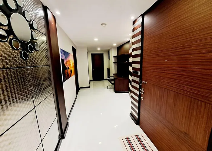 別荘 Luxurious 2-bedroom With Pool View Near Bts Ekkamai Station バンコク都