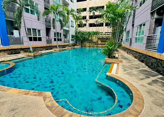 別荘 Luxurious 2-bedroom With Pool View Near Bts Ekkamai Station
