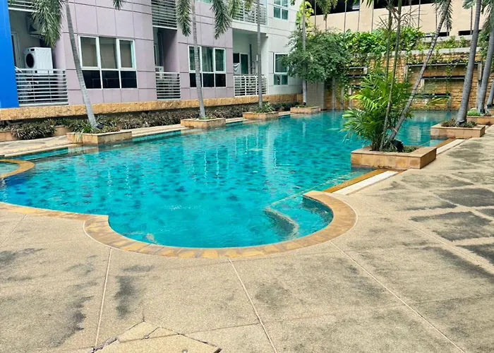 Luxurious 2-bedroom With Pool View Near Bts Ekkamai Station 別荘 *