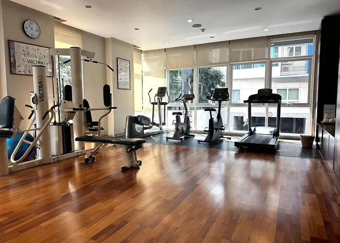 別荘 Luxurious 2-bedroom With Pool View Near Bts Ekkamai Station *