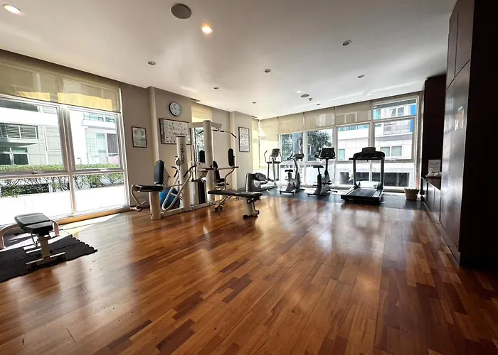 Luxurious 2-bedroom With Pool View Near Bts Ekkamai Station バンコク都