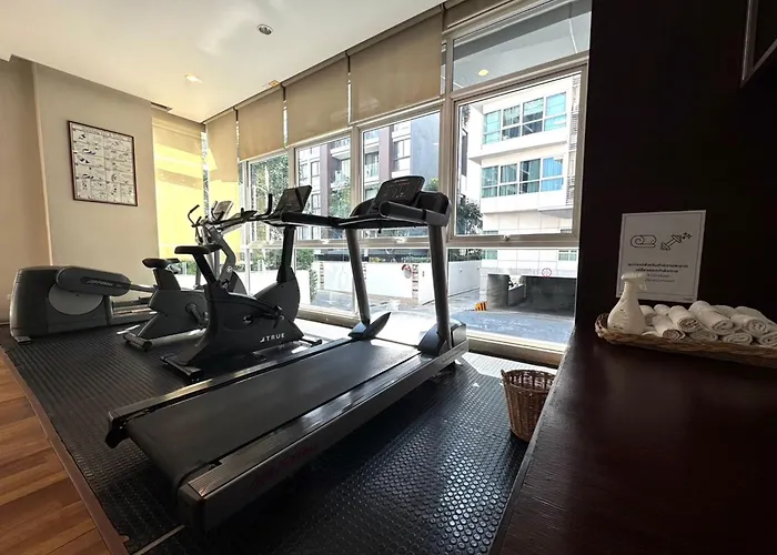 Luxurious 2-bedroom With Pool View Near Bts Ekkamai Station 別荘