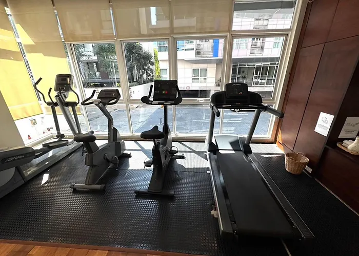 別荘 Luxurious 2-bedroom With Pool View Near Bts Ekkamai Station *
