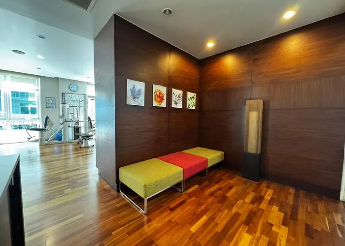 別荘 Luxurious 2-bedroom With Pool View Near Bts Ekkamai Station バンコク都