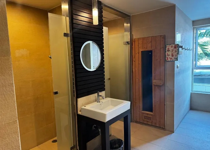 Luxurious 2-bedroom With Pool View Near Bts Ekkamai Station 別荘