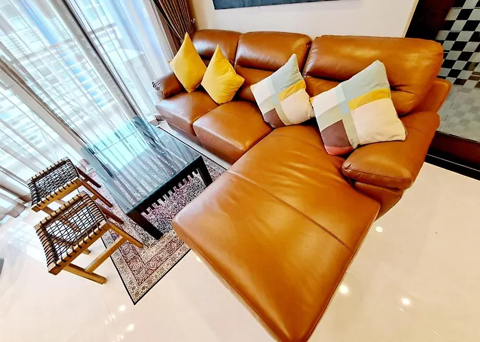 Luxurious 2-bedroom With Pool View Near Bts Ekkamai Station 別荘 *
