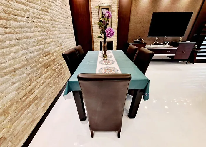 Luxurious 2-bedroom With Pool View Near Bts Ekkamai Station 別荘 *