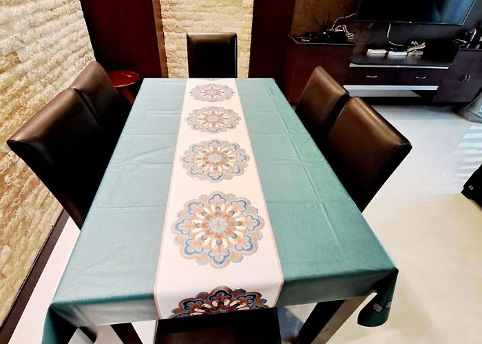 Luxurious 2-bedroom With Pool View Near Bts Ekkamai Station 別荘