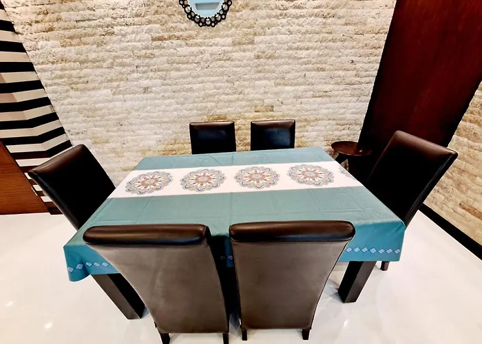 Luxurious 2-bedroom With Pool View Near Bts Ekkamai Station *