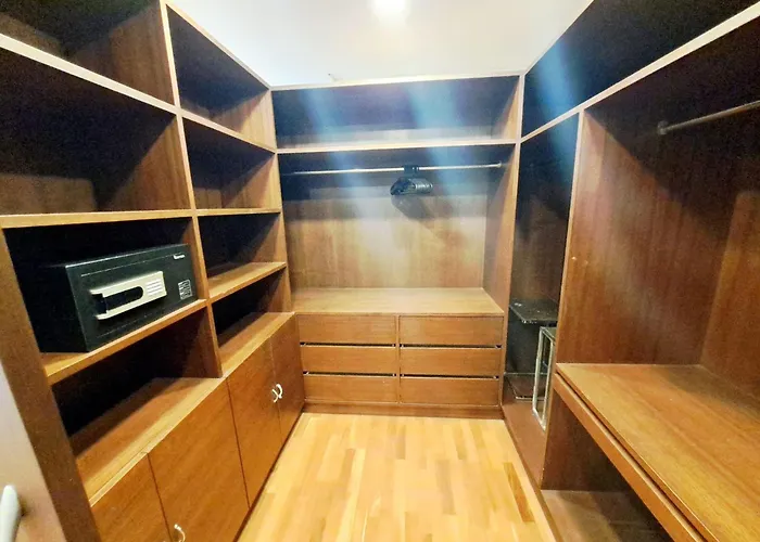 別荘 Luxurious 2-bedroom With Pool View Near Bts Ekkamai Station *