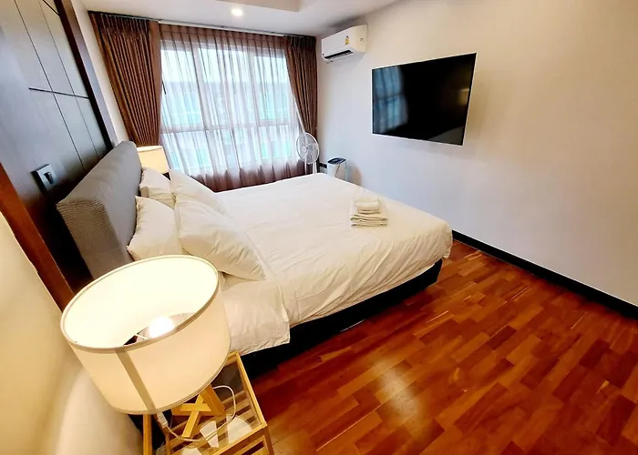別荘 Luxurious 2-bedroom With Pool View Near Bts Ekkamai Station バンコク都