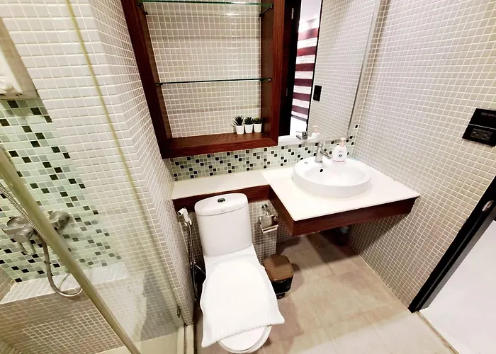 Luxurious 2-bedroom With Pool View Near Bts Ekkamai Station 別荘