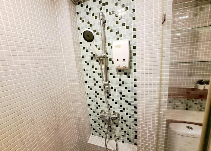別荘 Luxurious 2-bedroom With Pool View Near Bts Ekkamai Station