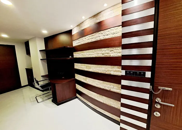 別荘 Luxurious 2-bedroom With Pool View Near Bts Ekkamai Station *