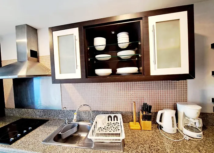 Luxurious 2-bedroom With Pool View Near Bts Ekkamai Station *