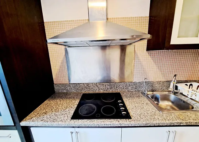 Luxurious 2-bedroom With Pool View Near Bts Ekkamai Station バンコク都