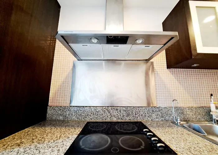 Luxurious 2-bedroom With Pool View Near Bts Ekkamai Station 別荘 バンコク都