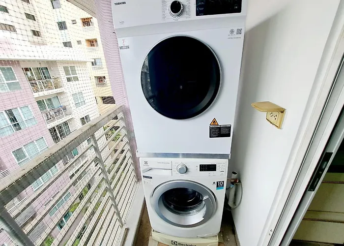 Luxurious 2-bedroom With Pool View Near Bts Ekkamai Station