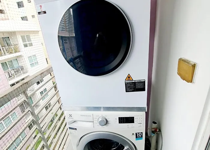 Luxurious 2-bedroom With Pool View Near Bts Ekkamai Station